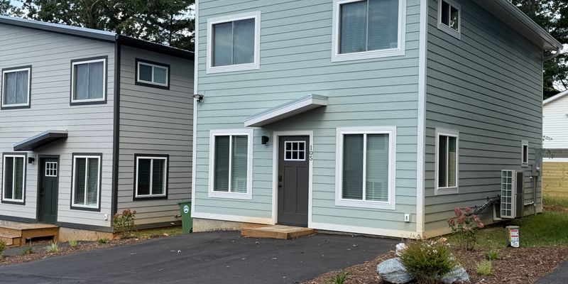 Asheville House: 105 Lager Ln