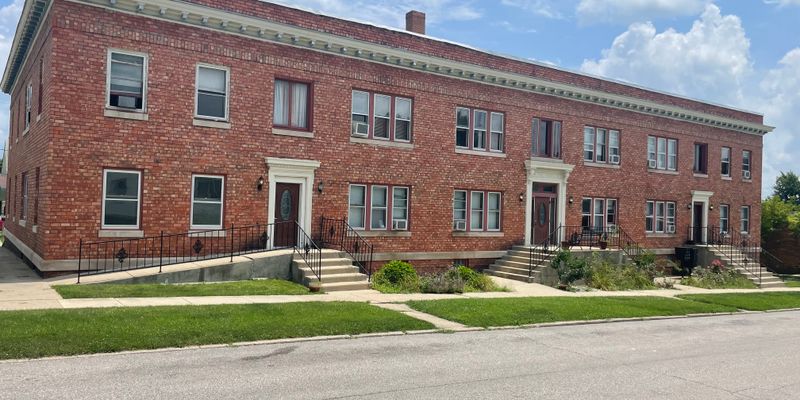 Brazil Apartment: 301 N Franklin St