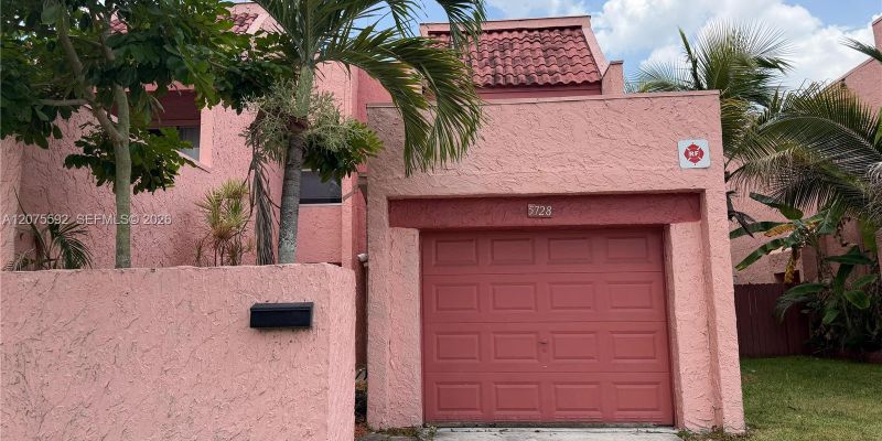 Lauderhill House: 5728 NW 16th St