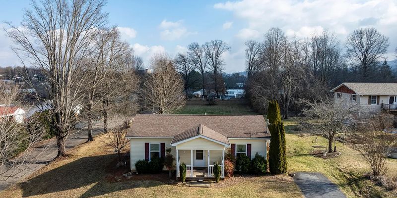 Johnson City House: 301 Carter Sells Rd