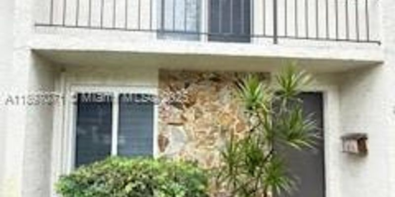 Davie House: 5277 SW 40th Ave