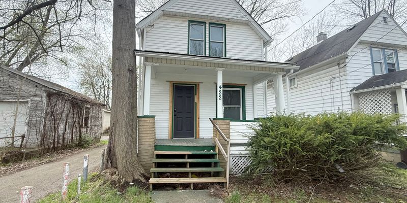 Sharon House: 422 Prospect St