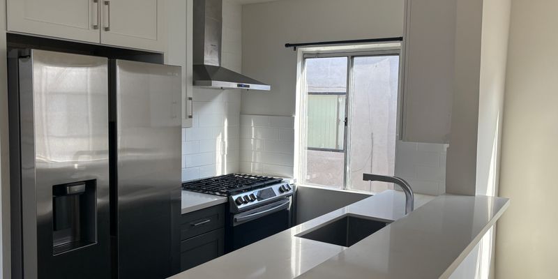 Los Angeles Apartment: 1639 S Hobart Blvd