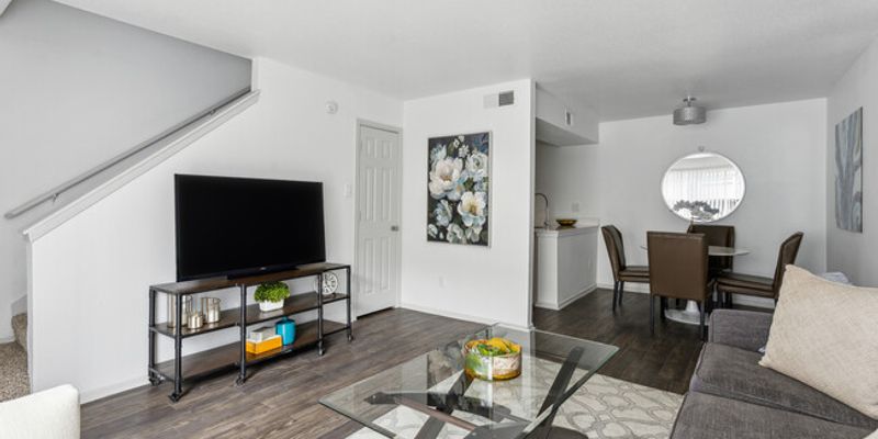 Houston Apartment: 1811 Foxwood Rd