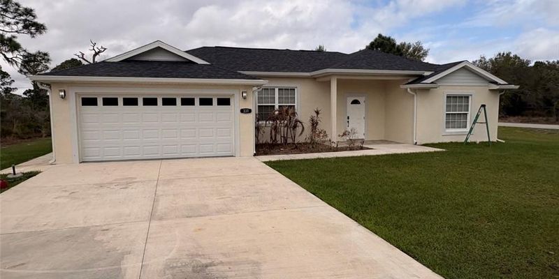 Lake Placid House: 331 Homasassa Ave NE