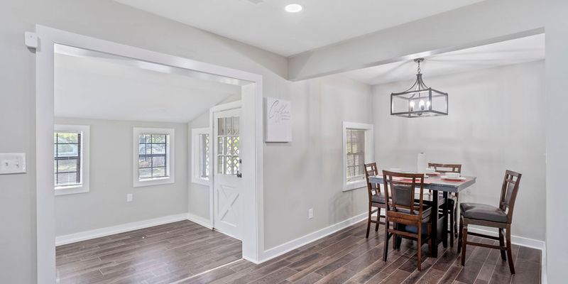 Jonesboro House: 8170 Huntington Dr