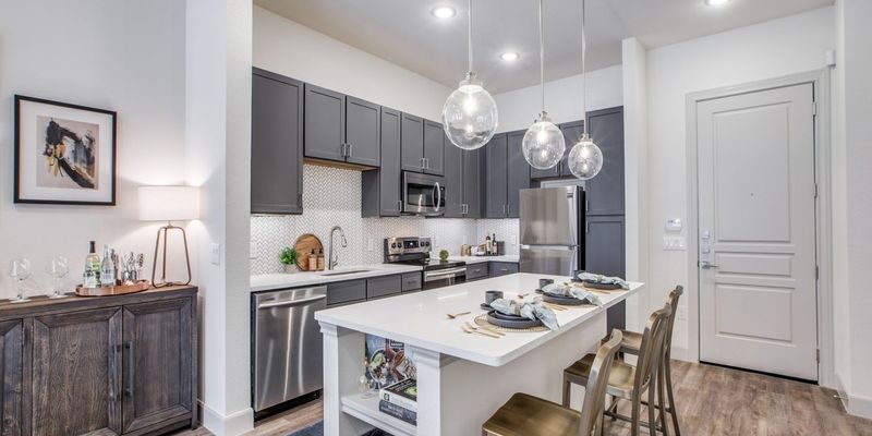 Houston Apartment: 2333 Pinegate