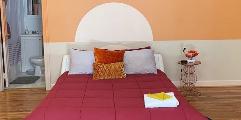 Lexington Apartment: 200 E Maxwell St