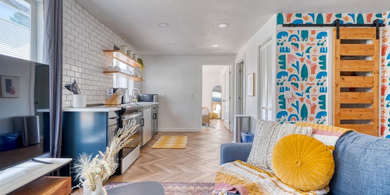 Portland Apartment: 5222 SE Holgate Blvd