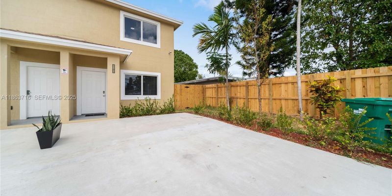 Miami Townhome: 1183 NE 111th St