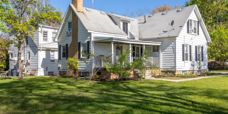 Ferndale Apartment: 2280 Annabelle St