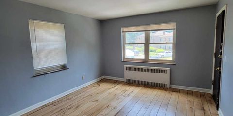 LIVINGROOM.JPG