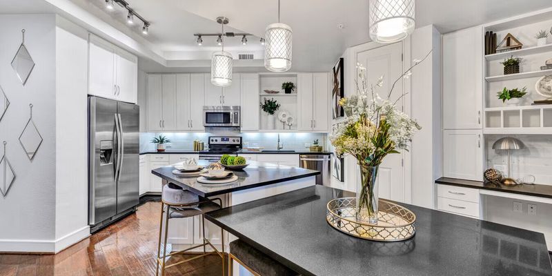 Houston Apartment: 4300 Westheimer Rd
