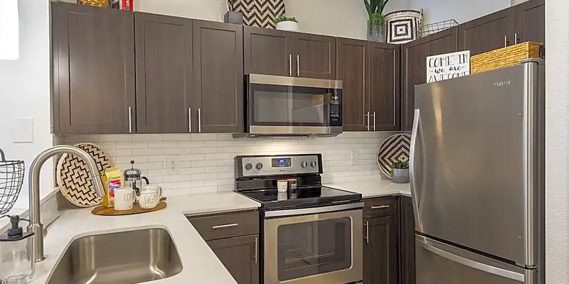 Houston Apartment: 598 Texas Ave