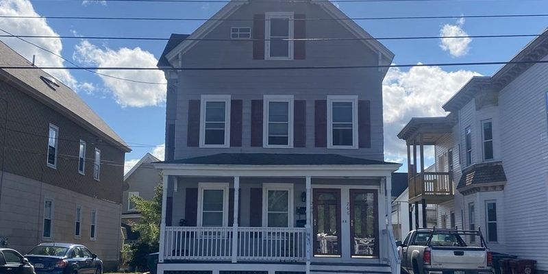 Lowell Apartment: 264 University Ave