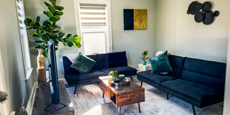 Worcester House: 4 Fairbanks St (Unit 2)