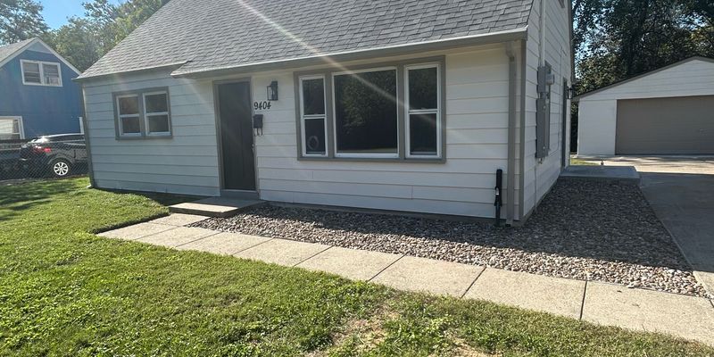 Louisville House: 9404 Omar Khayyam Blvd