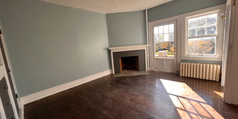 Hutchinson Apartment: 512 E Sherman Ave