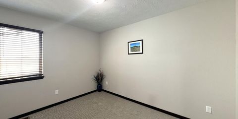 9422-W-Dolores-Dr-09112024_082909.jpg