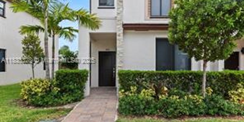 North Miami Beach House: 965 NE 211th St