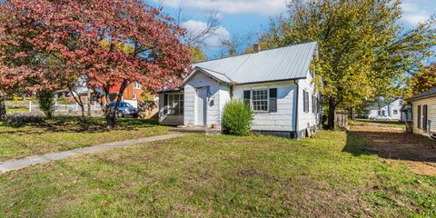 611 E Main Street-26.jpg