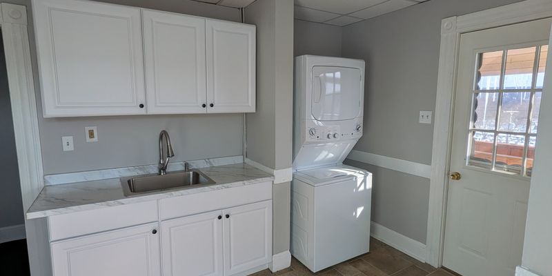 Ansonia Apartment: 112 Westfield Ave