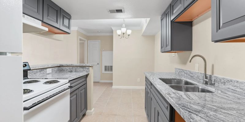 Houston Apartment: 12701 Leader St