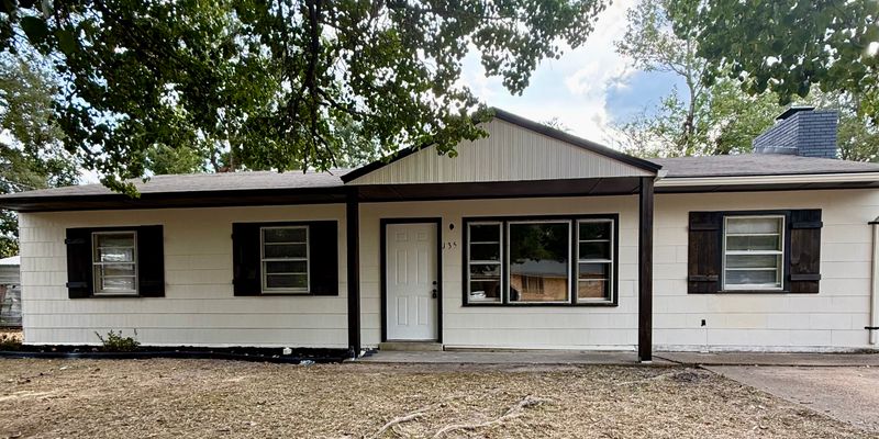 Columbus House: 135 Maple St