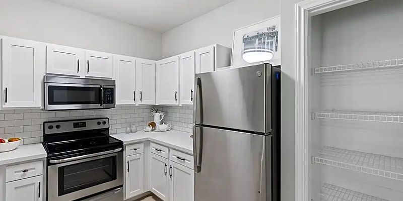 Sugar Land Apartment: 21000 Dairy Ashford Rd