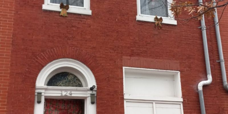 Baltimore House: 124 S Broadway St