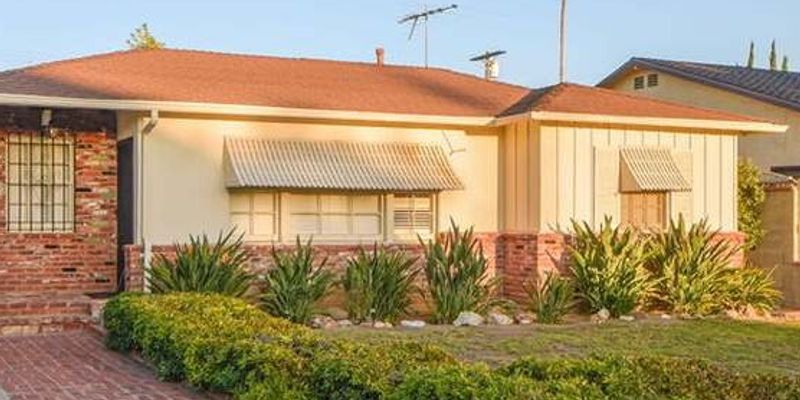 Los Angeles House: 5320 Bevis Ave