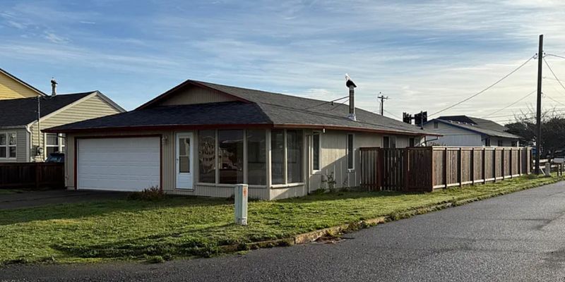 Newport House: 953 SW 7th St