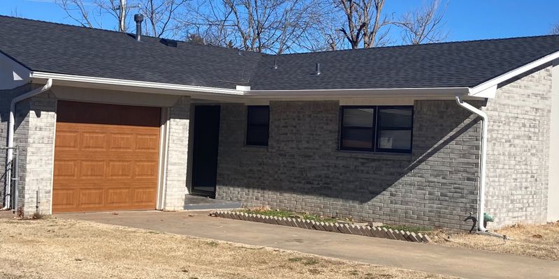 Shawnee House: 18 Oak Hollow Rd