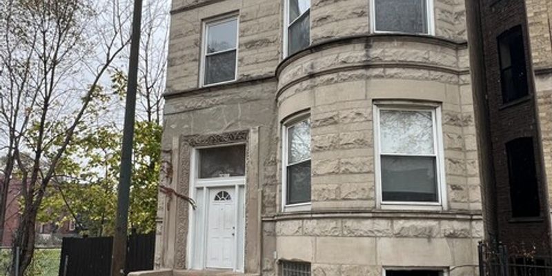 Chicago Apartment: 6611 S Woodlawn Ave