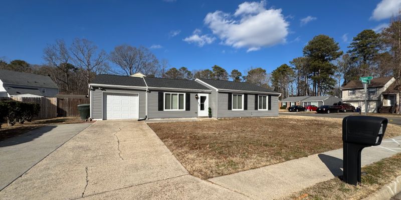 Newport News House: 261 Windsor Castle Dr