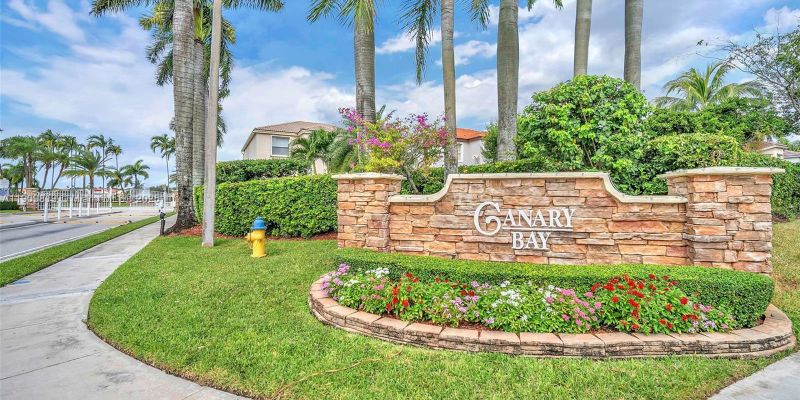 Pembroke Pines House: 15891 NW 15th Ct