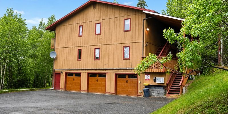 Anchorage Apartment: 3131 Lark Street