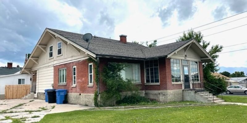 Logan Apartment: 206 E 400 N