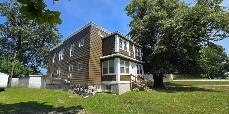 Monroe Apartment: 3042 S Custer Rd