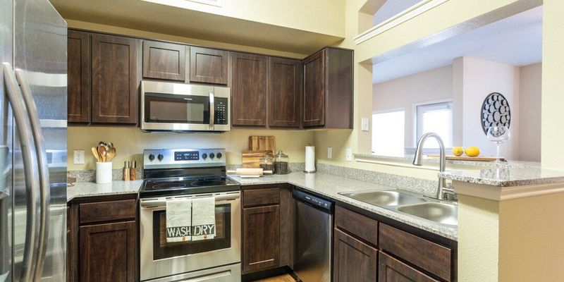 Houston Apartment: 13709 Travis Heights Ln