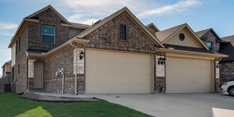 Sanger House: 4929 Sanger Cir Dr