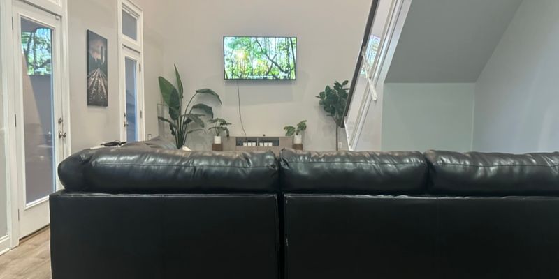 columbus House: 71 Winner Ave