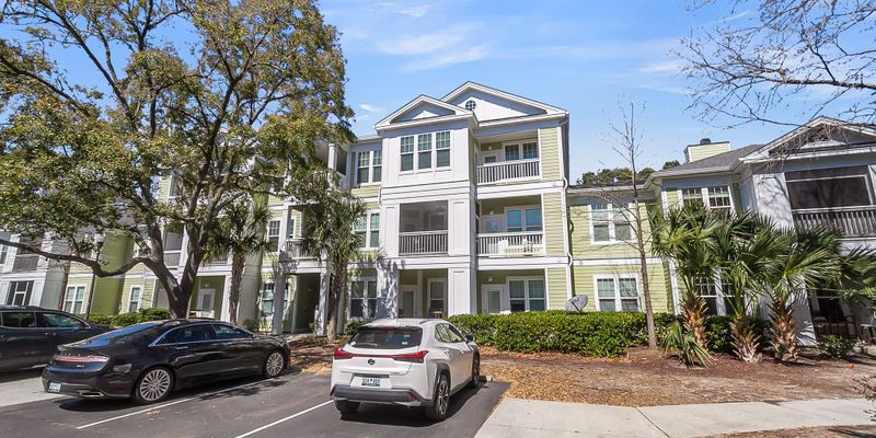 Mount Pleasant Apartment: 2332 Chatelain Way