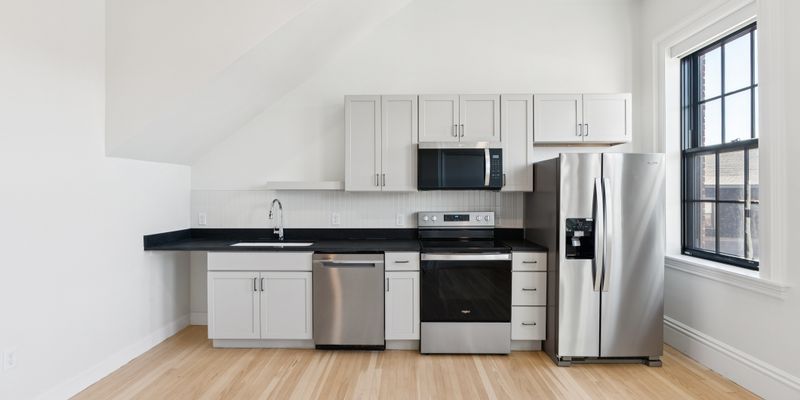 Biddeford Apartment: 129 Main St.