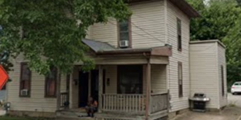 Ashland Apartment: 264 W Main St