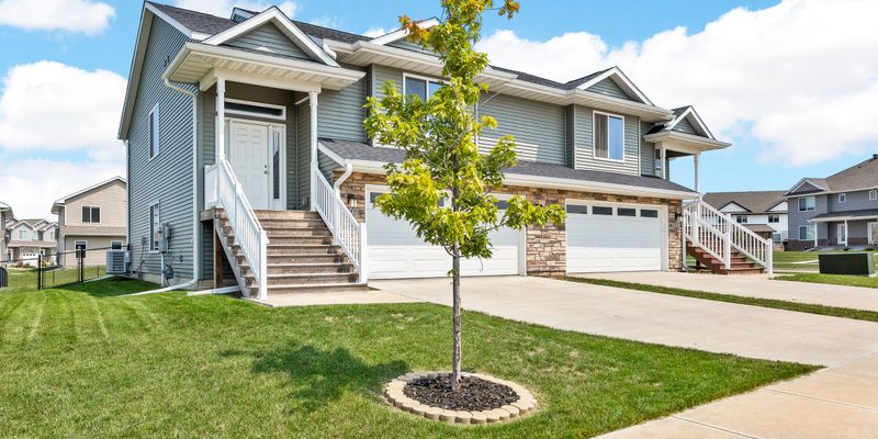 North Liberty House: 1240 Mary Ln