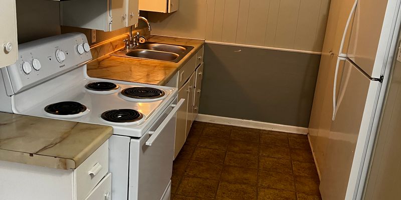 Kingsville Apartment: 608 W Alice Ave