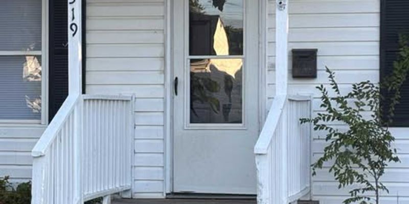 Smithfield House: 319 East Dundee Street