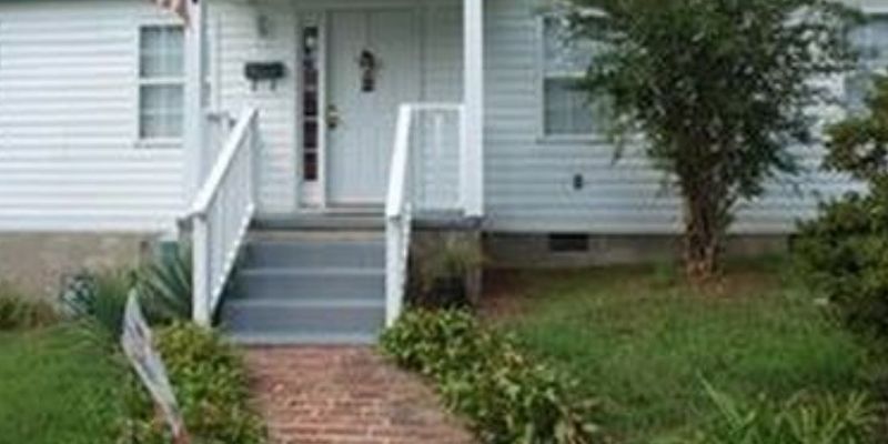 Lenoir House: 318 Glendale St NW