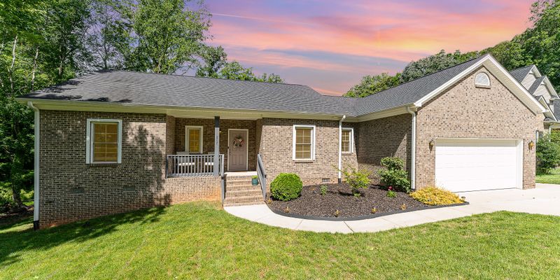 Greensboro House: 817 Jefferson Rd